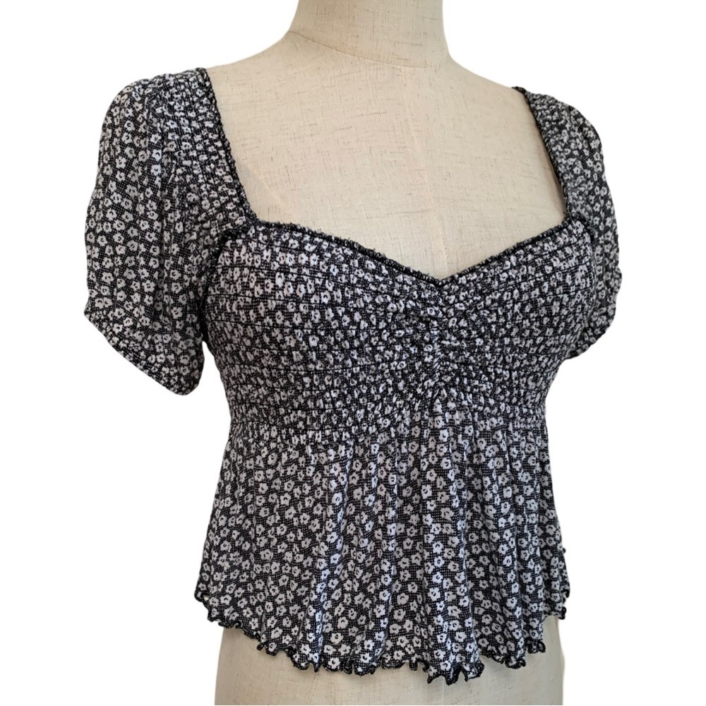 UO Urban Outfitters Angelo Smocked Bodice Top Ditzy Floral Black & White Size S - Picture 6 of 17